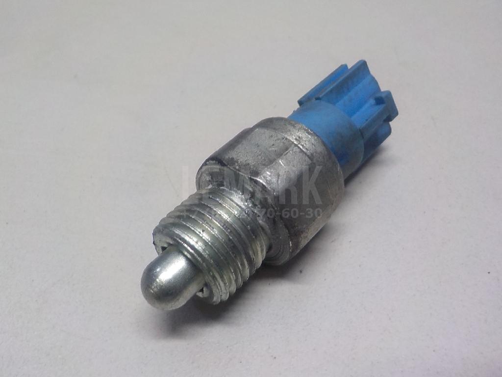 Датчик включения заднего хода 320056J00A Nissan