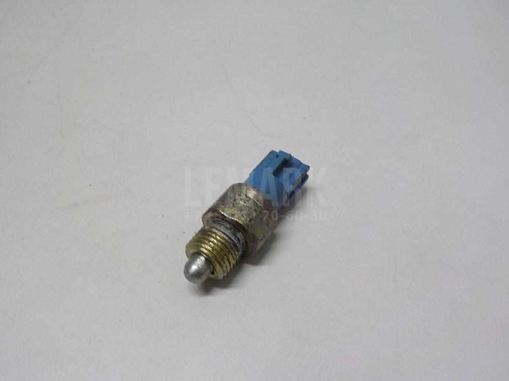 Датчик включения заднего хода 320056J001 Nissan