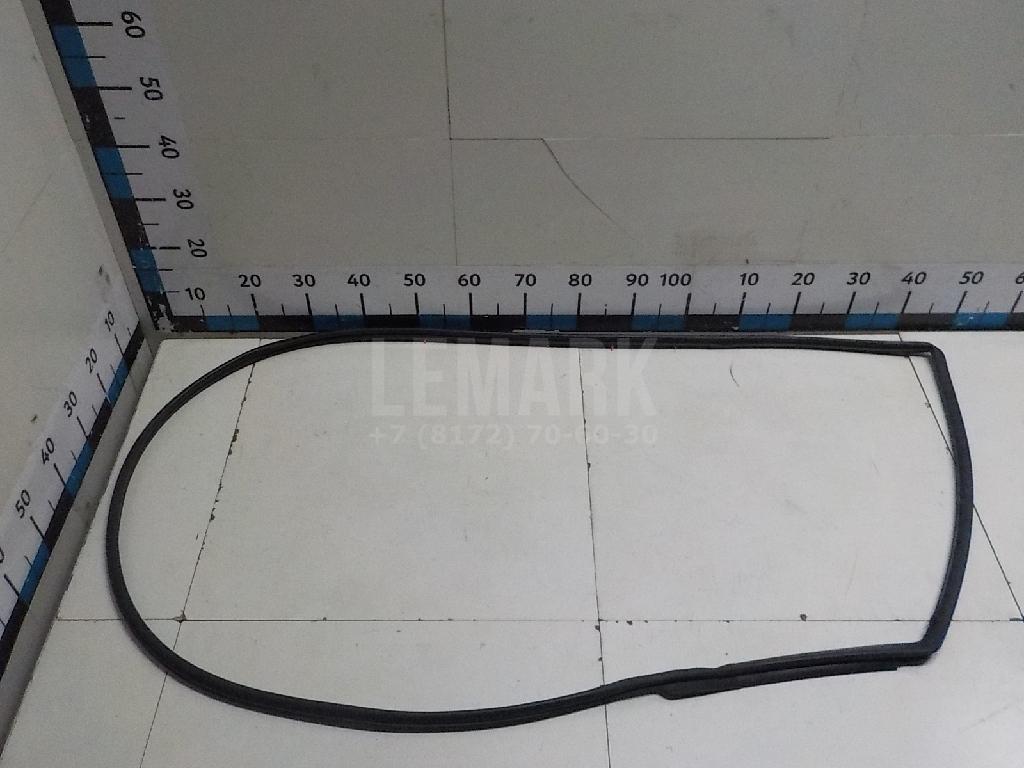 Уплотнитель двери 831402W000 Hyundai-Kia