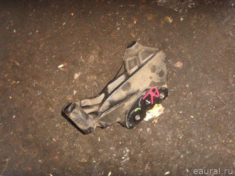 Кронштейн двигателя правый