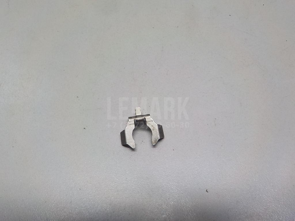 Крепеж форсунки 04E133047F VAG