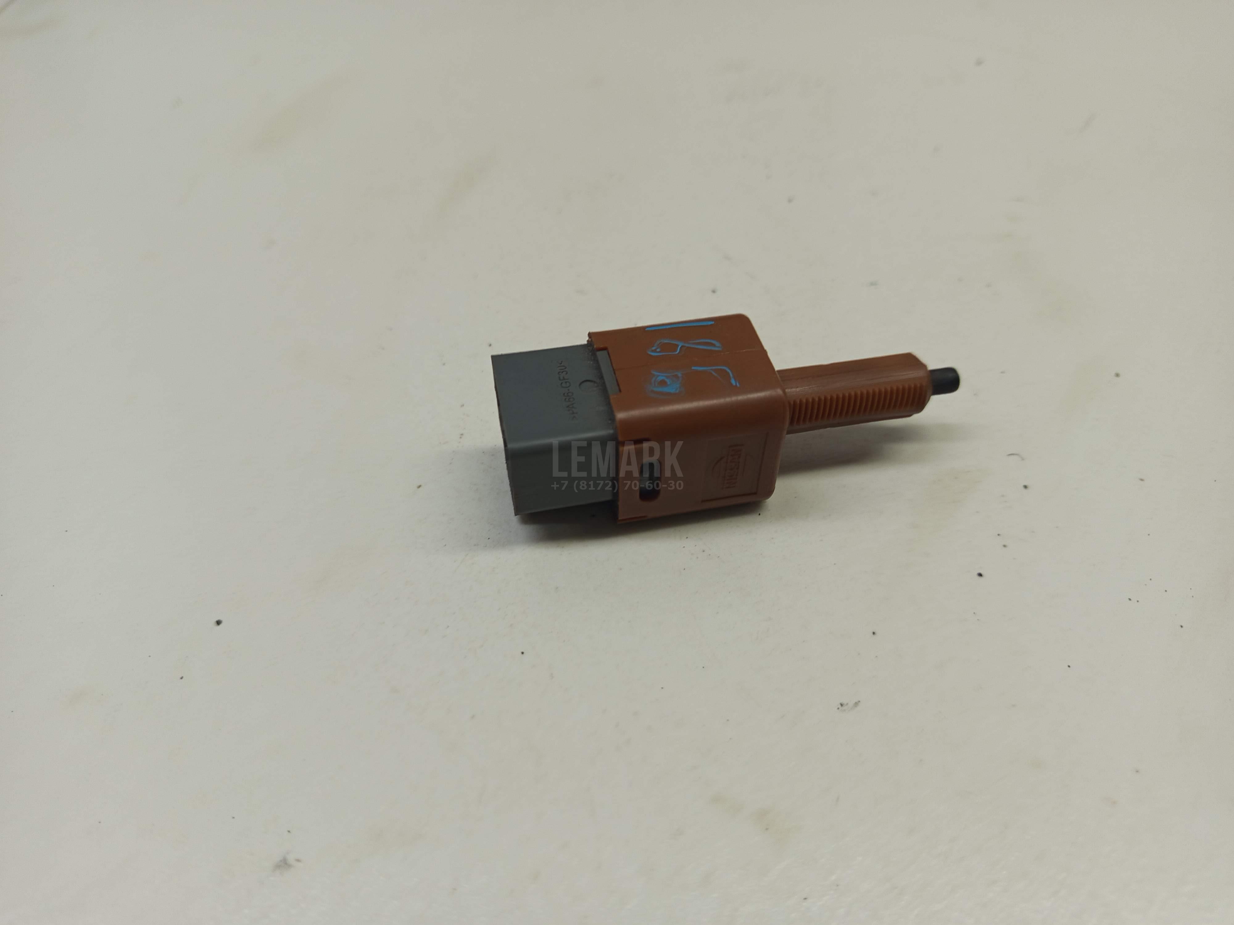 Датчик включения стопсигнала 25320JN00A Nissan
