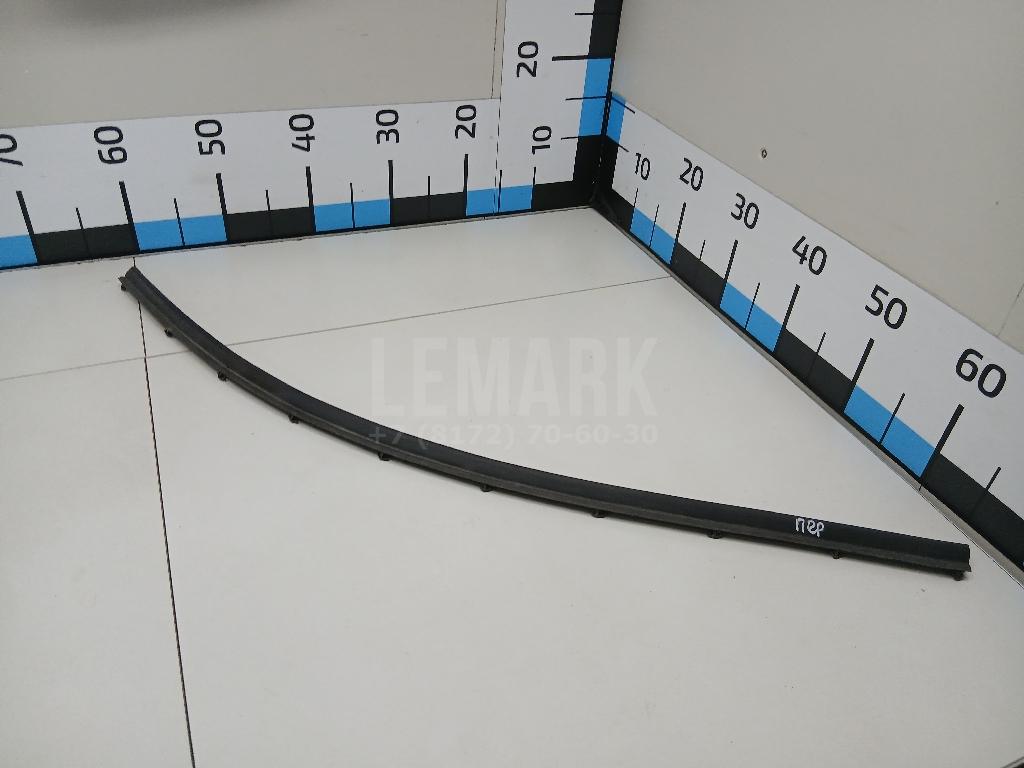 Уплотнитель двери 5JA837697B VAG
