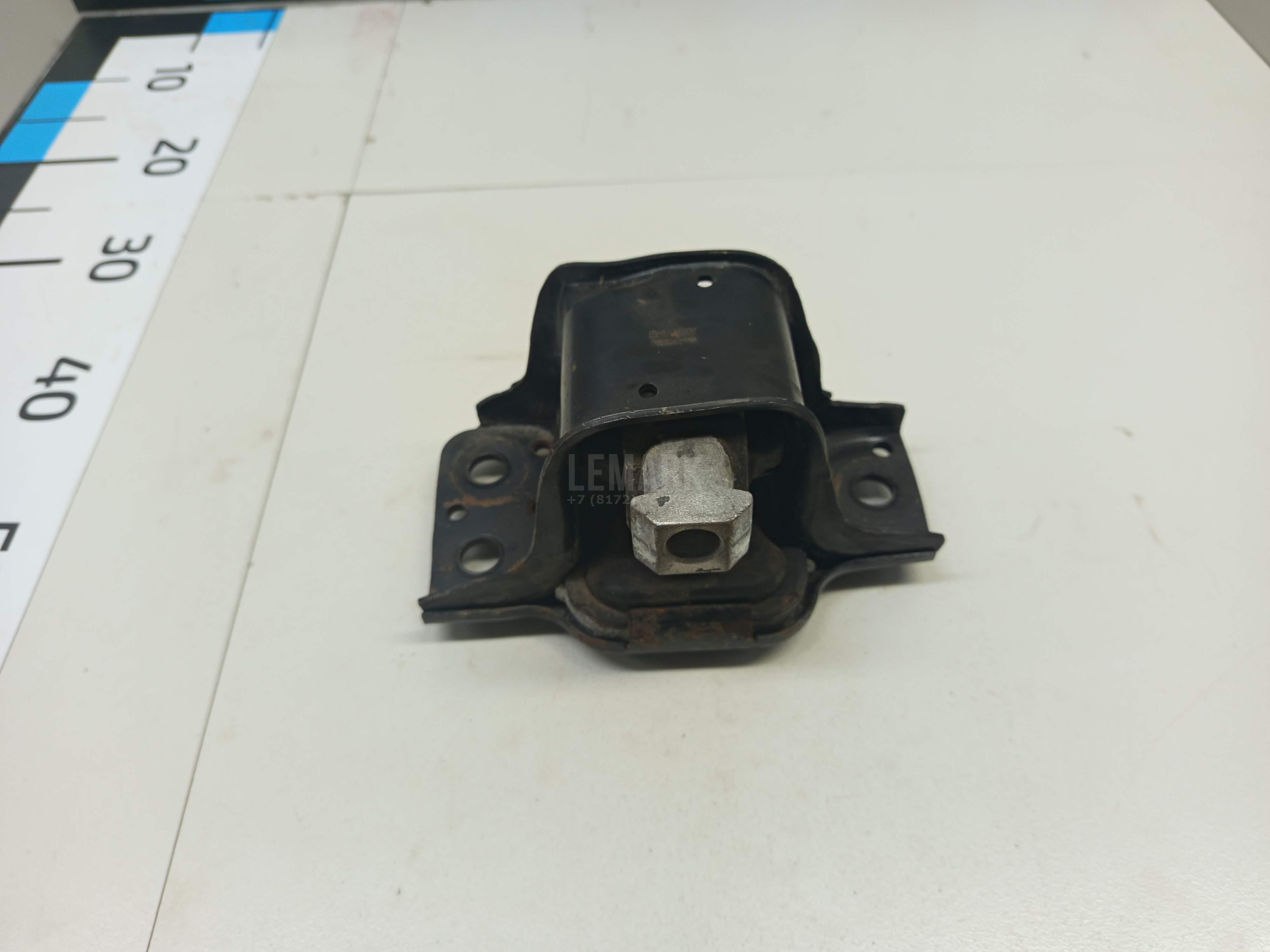 Опора двигателя правая 8200014931 Renault