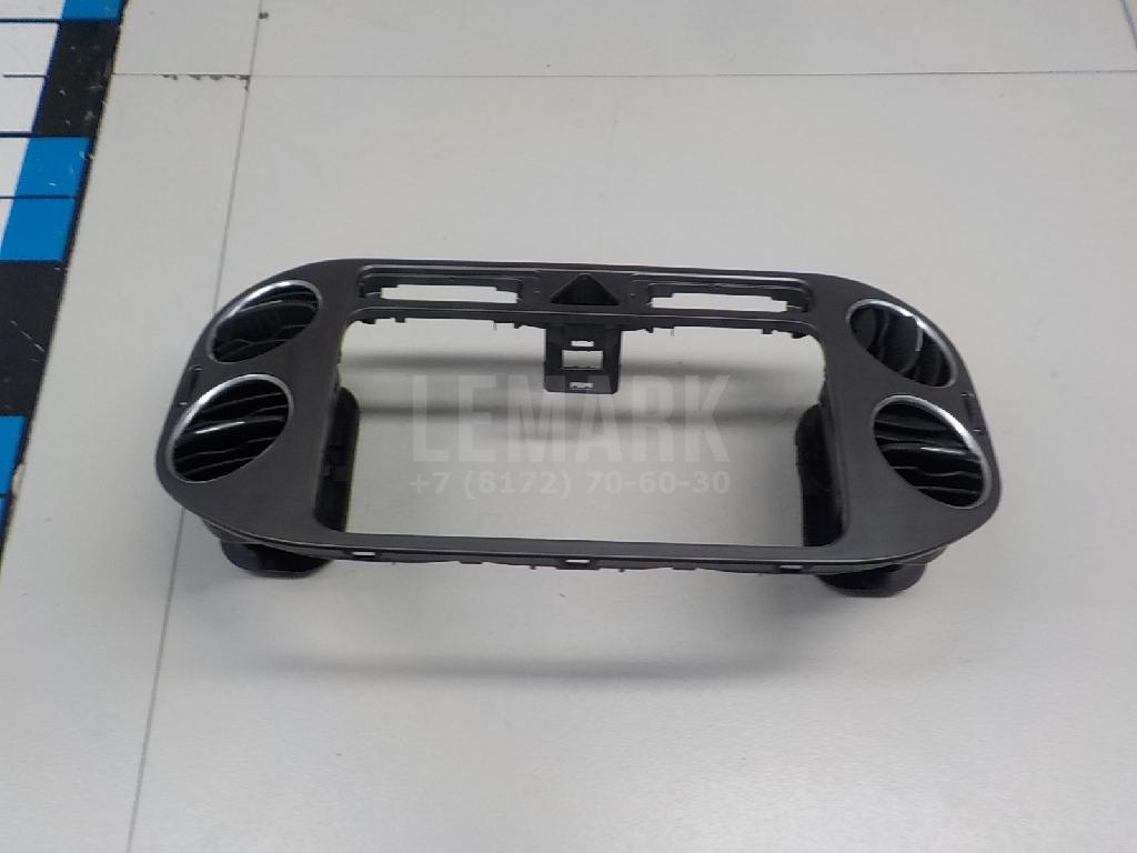Рамка магнитолы 5N0858069AXVZ VAG