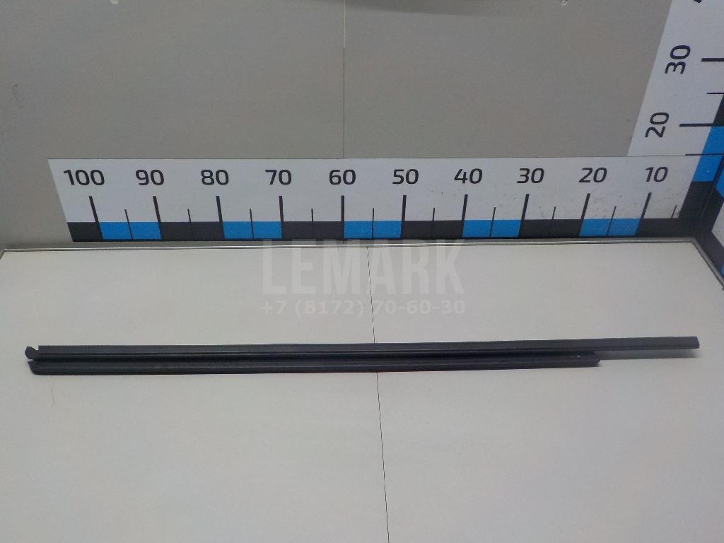 Накладка стекла переднего левого 7P0837471C VAG
