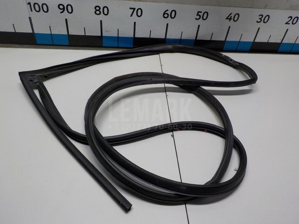 Уплотнитель двери 831302Y000 Hyundai-Kia