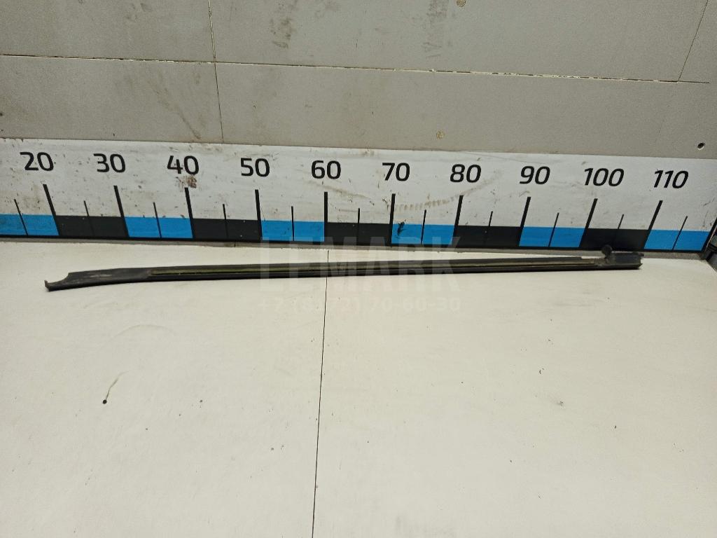 Накладка стекла заднего правого 6R68394785AP VAG