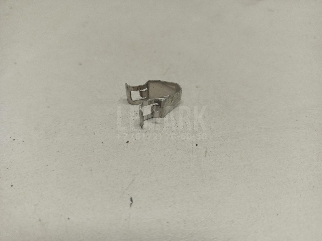Крепеж (клоп) 6R0867633 VAG