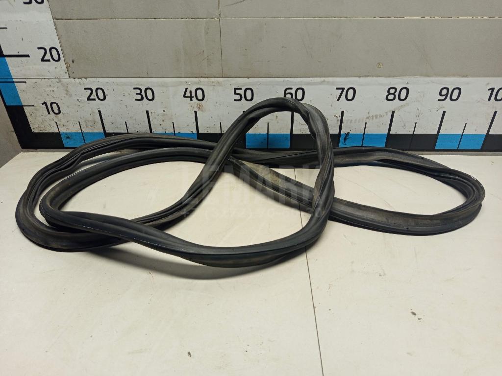 Уплотнитель багажника 6R6827705C VAG