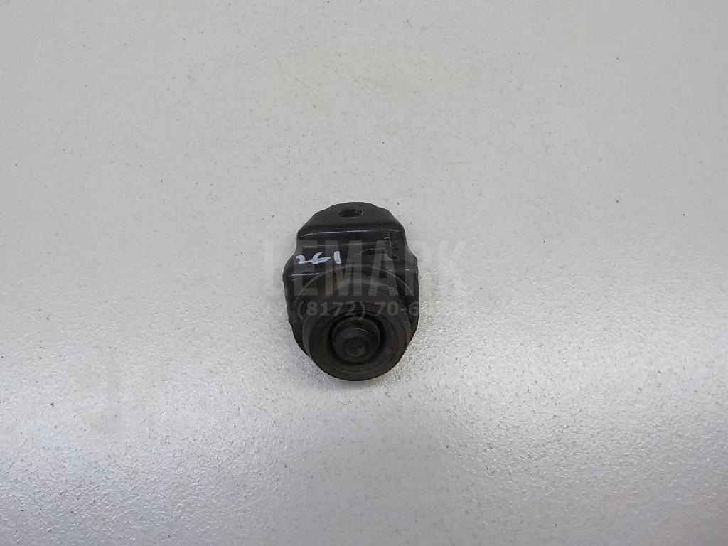 Кронштейн радиатора 8846360010 Toyota