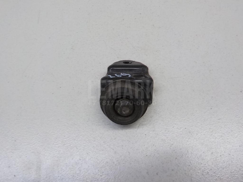 Кронштейн радиатора 8846360020 Toyota