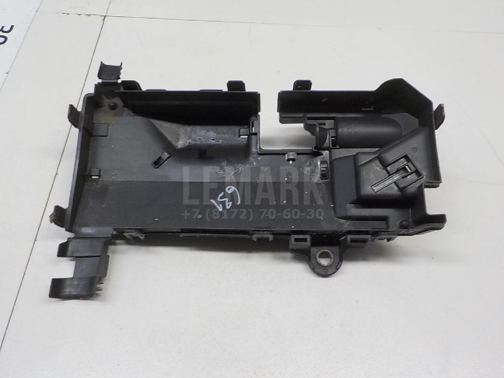 Корпус блока предохранителей 8266360170 Toyota