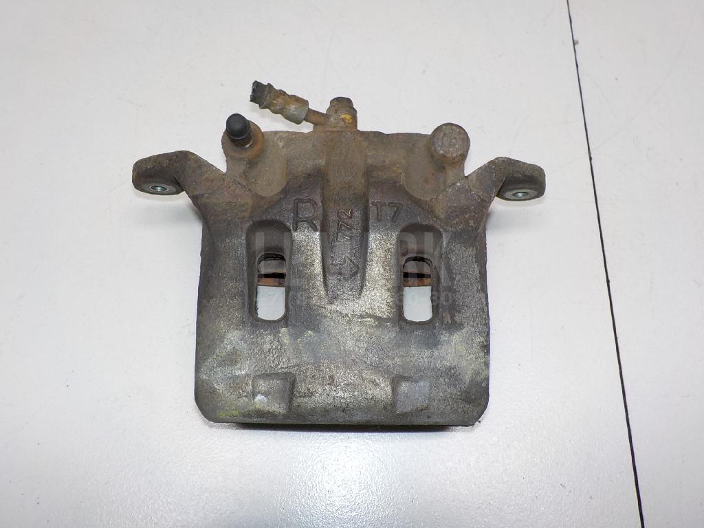 Суппорт тормозной передний правый 41001CC00A Nissan