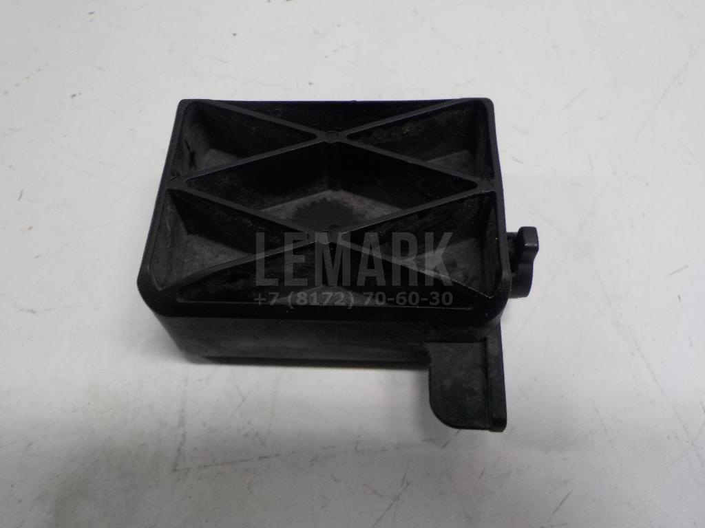 Крепеж решетки радиатора 1457649 Ford