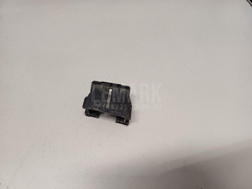 Кронштейн форсунки омывателя фары 8527242020 Toyota