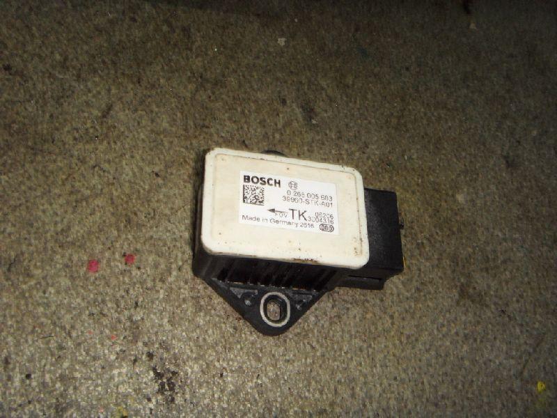 Датчик ускорения