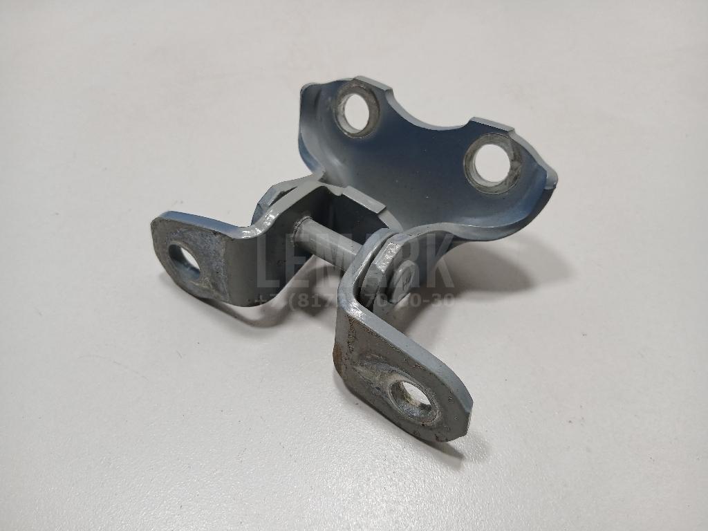 Петля двери передней правой нижняя 6873012120 Toyota