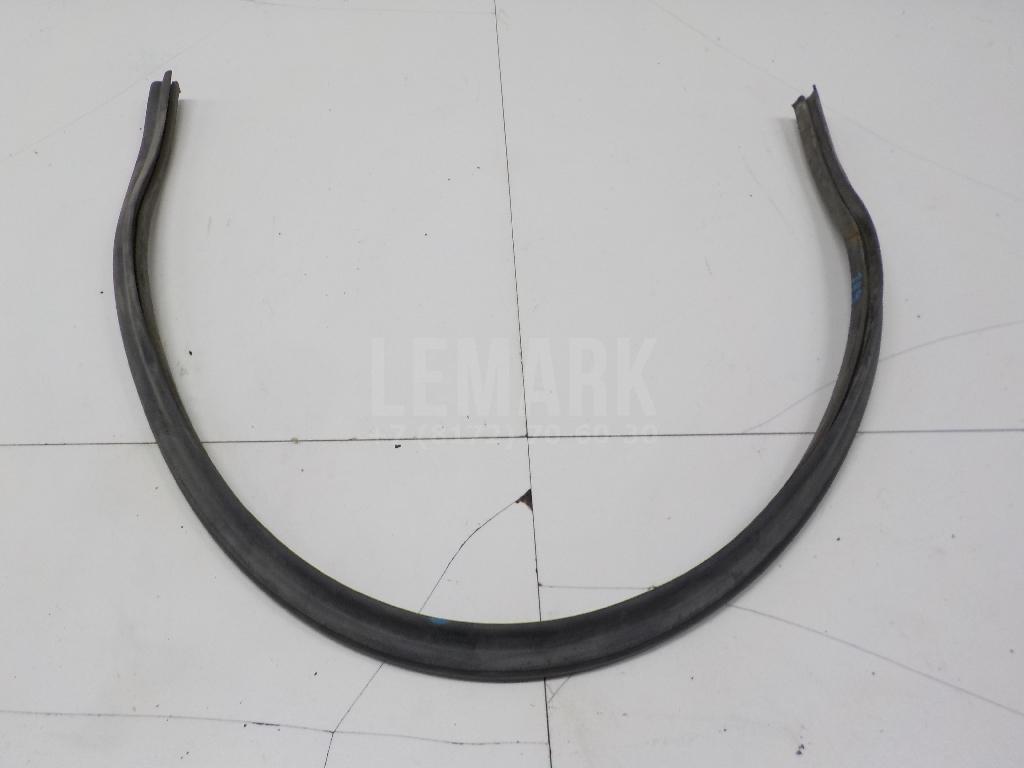 Уплотнитель капота 6V0823723A VAG