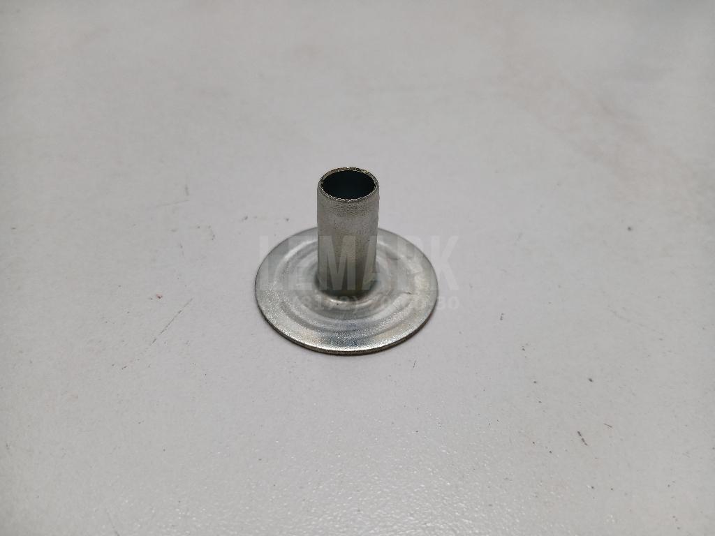 Кронштейн радиатора 1644531570 Toyota