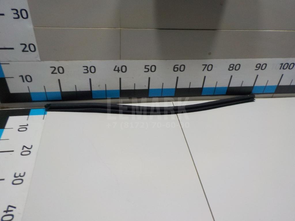 Накладка стекла переднего правого 82241D3000 Hyundai-Kia