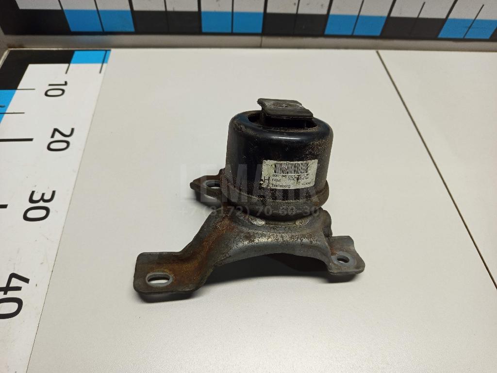 Опора двигателя правая 30671245 Volvo