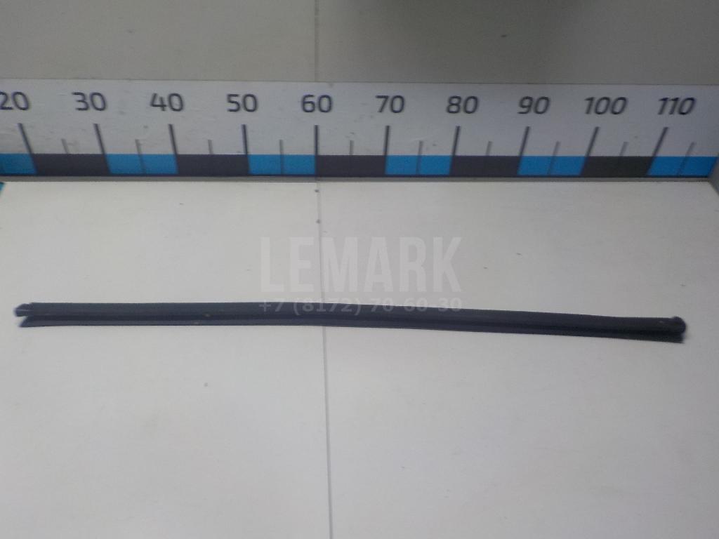 Накладка стекла переднего правого 82241D3000 Hyundai-Kia