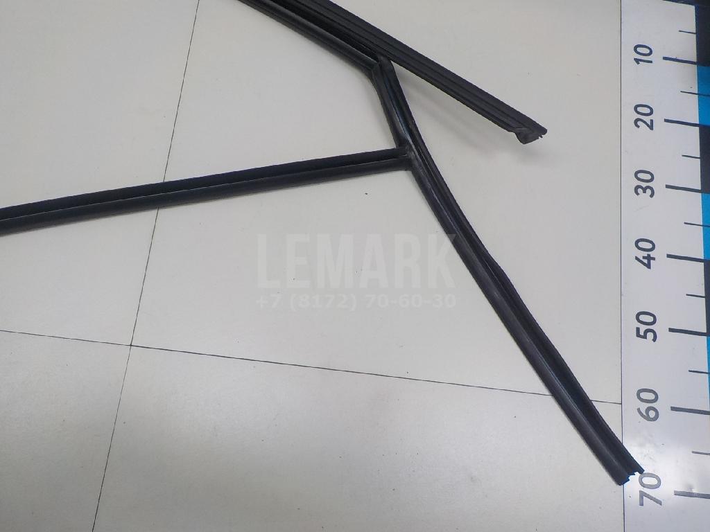 Уплотнитель стекла двери для  BMW X5 F15/F85 2013-2018