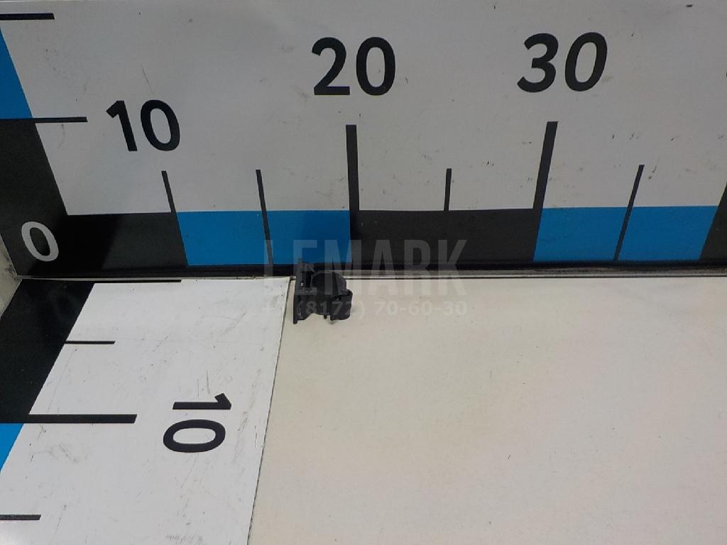 Крепеж топливопровода 5824701 GM