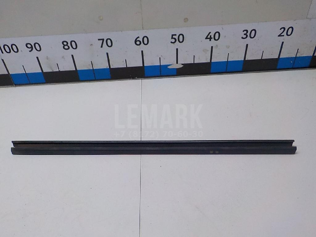 Накладка стекла заднего правого 1523457 Ford