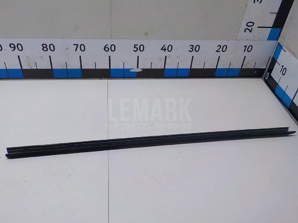Накладка стекла переднего левого 1523456 Ford