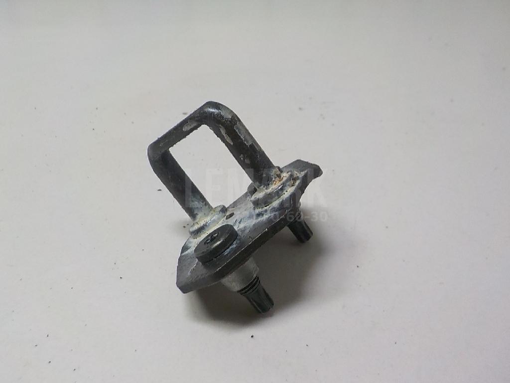 Ответная часть замка багажника