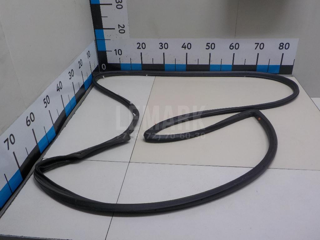 Уплотнитель двери 821302Y000 Hyundai-Kia