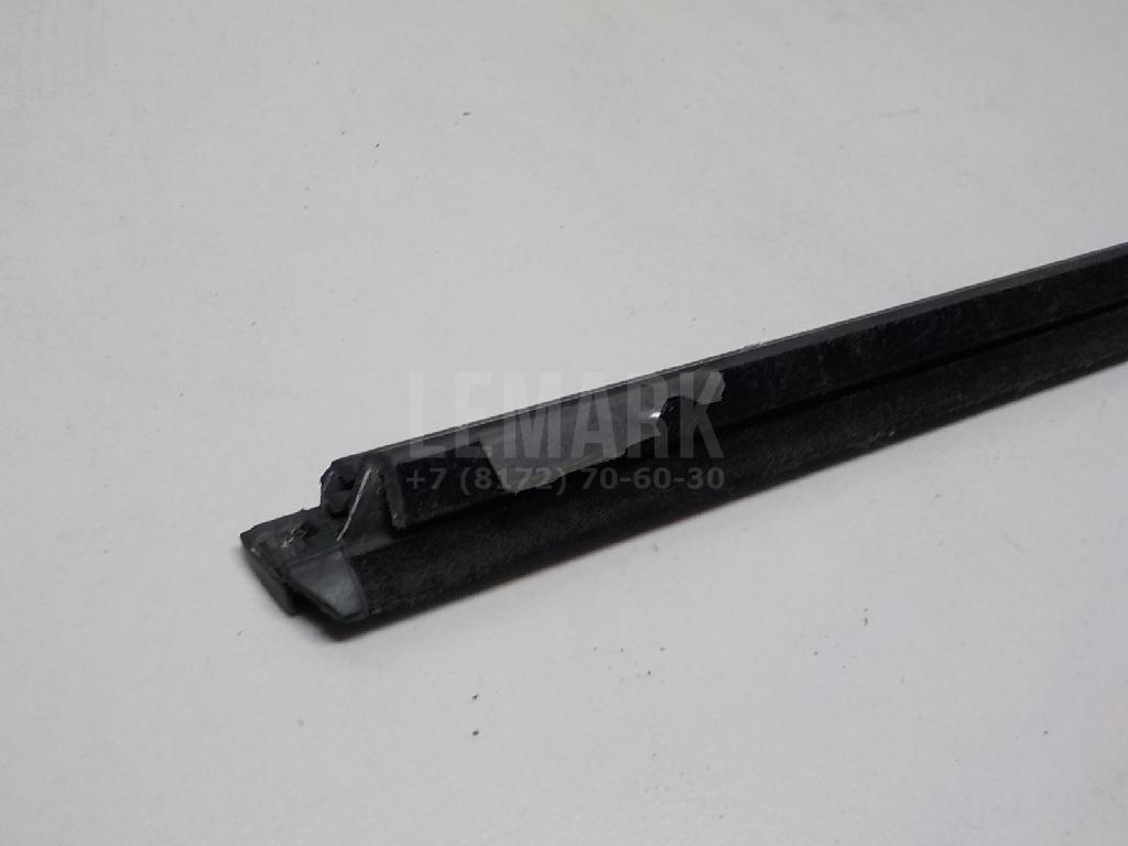 Накладка стекла переднего правого для  BMW X1 F48 2014-2022