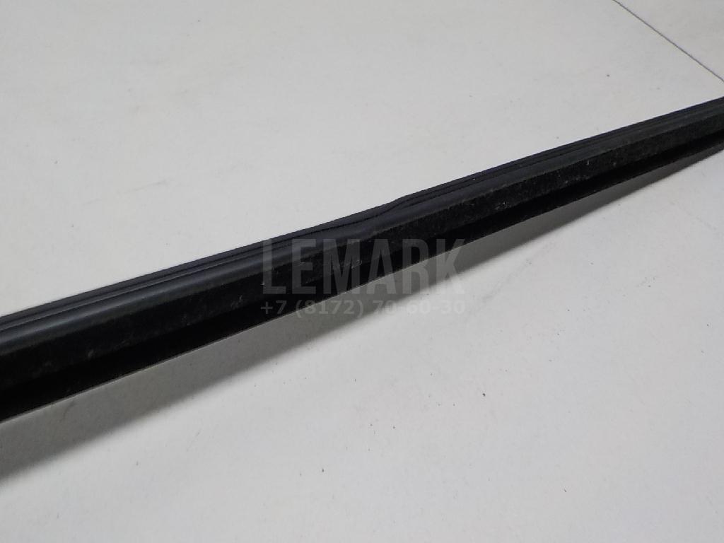 Накладка стекла переднего правого для  BMW X1 F48 2014-2022