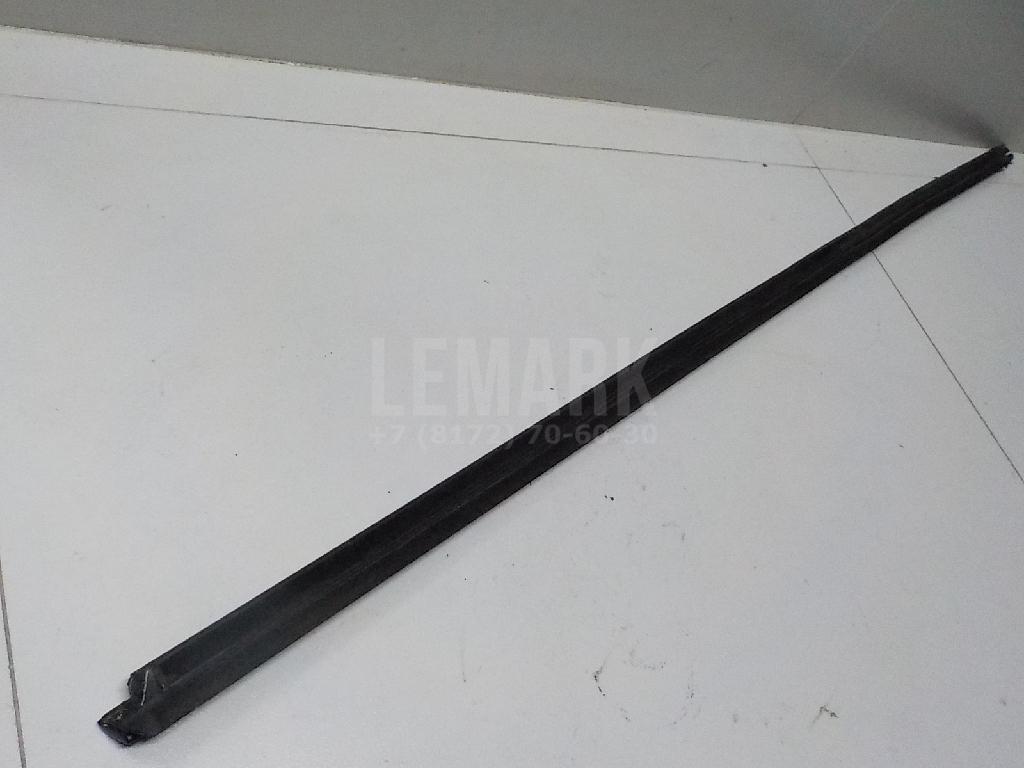 Накладка стекла переднего правого для  BMW X1 F48 2014-2022