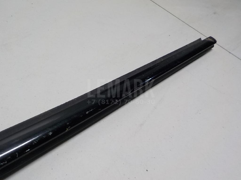 Накладка стекла переднего правого для  BMW X1 F48 2014-2022