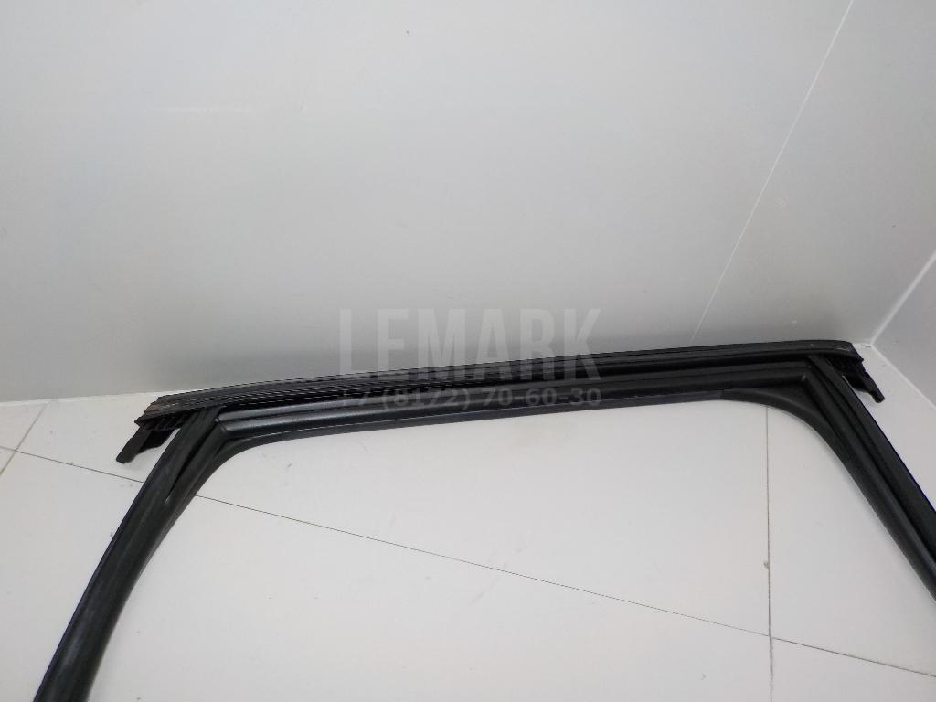 Уплотнитель стекла двери для  Audi A4 [B9] 2015