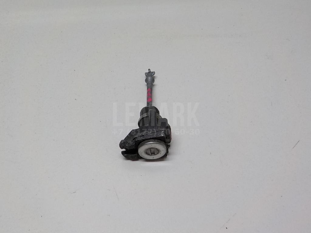 Вставка замка двери прав. 6905152400 Toyota