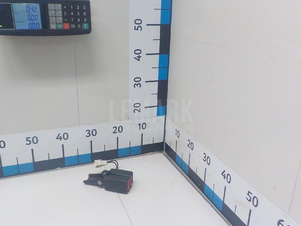 Ответная часть ремня безопасности