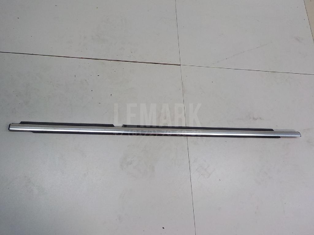 Накладка стекла заднего правого 5N0839476D3Q7 VAG