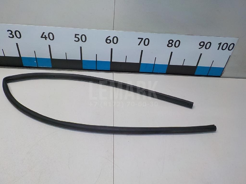 Уплотнитель капота 5338360080 Toyota