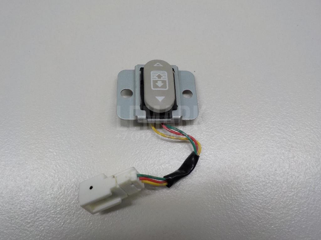 Кнопка люка 254504EA0B Nissan