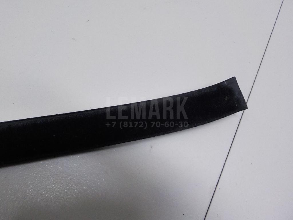 Накладка стекла переднего правого для  BMW X3 E83 2004-2010