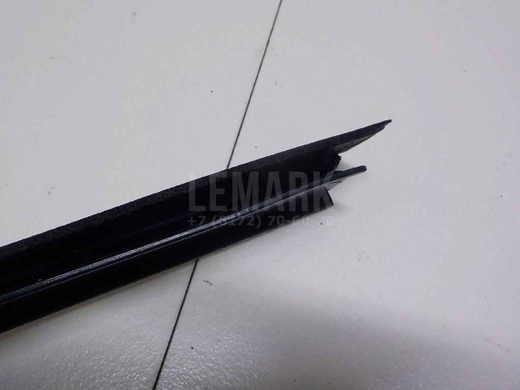 Накладка стекла переднего правого для  BMW X3 E83 2004-2010
