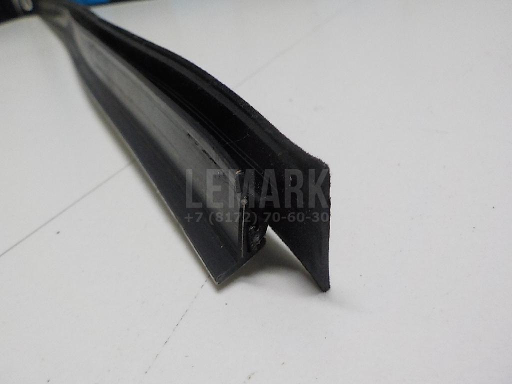 Накладка стекла переднего правого для  BMW X3 E83 2004-2010