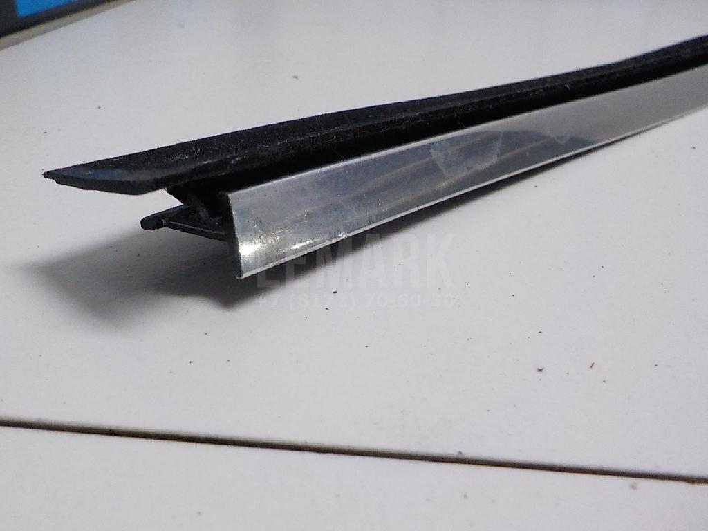 Накладка стекла переднего правого для  BMW X3 E83 2004-2010