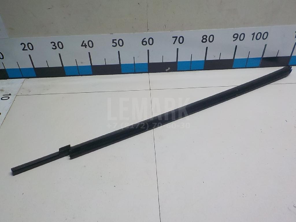 Накладка стекла переднего левого 7P0837471C VAG