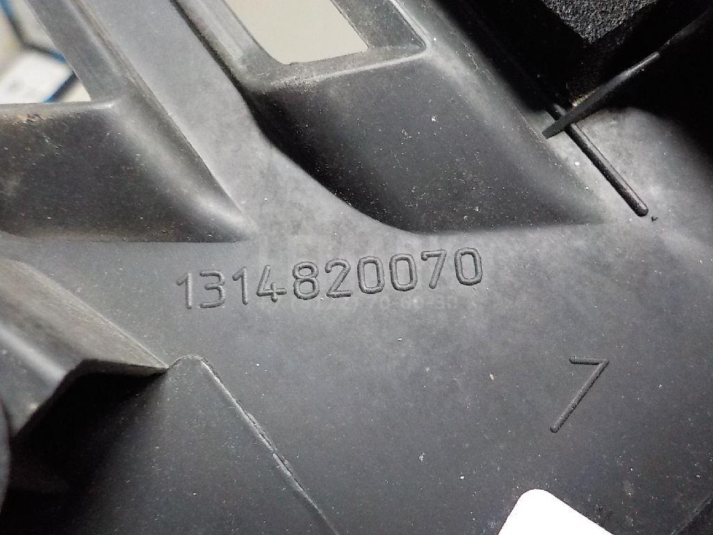 Решетка в капот для  Ford Fiesta 2008-2019