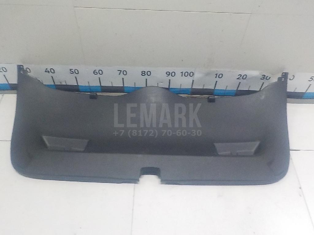 Обшивка двери багажника